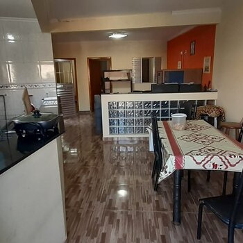 Linda casa para Alugar com 4 cômodos