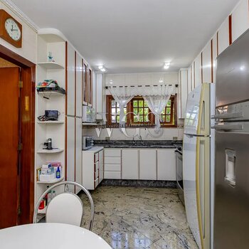 Sobrado a venda 196 mts², 03 dormitórios (01 suíte) 04 vgs de garagem - Vila Romano - Próximo Shopping Interlagos