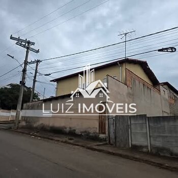 Vendo Casa Esquina com Porão Todos Alugados Bairro Jaridm Ana Paula São Gotardo-MG 