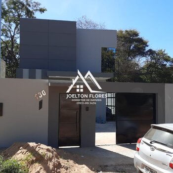 Casa composta por 3 quartos 3 banheiro 2 vagas!