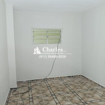 ALUGA-SE CASA DE 2 CÔMODOS JD. STA. MARGARIDA